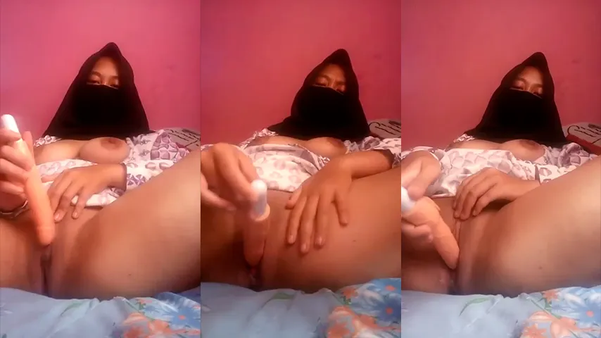 Bokep Indo Jilbab Hitam Omek Dildo